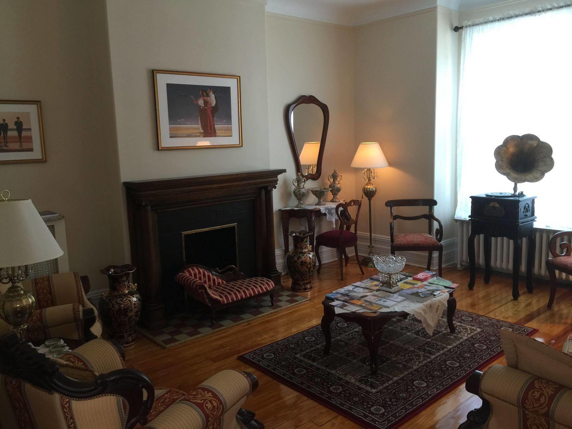The Century House Bed And Breakfast Ottawa Eksteriør billede